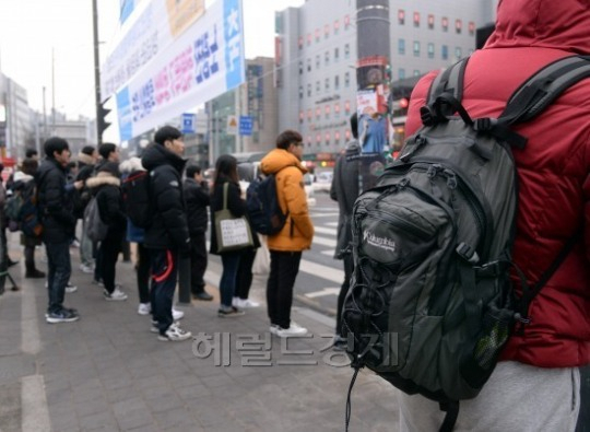지난 4일 하루에만 서울에서 코로나19에 감염된 10대 확진자 2명이 발생, 학원들의 휴원 조치와 함께 PC방, 코인노래방 등 10대가 즐겨찾는 장소에 대한 방역이 시급하다. [헤럴드DB]