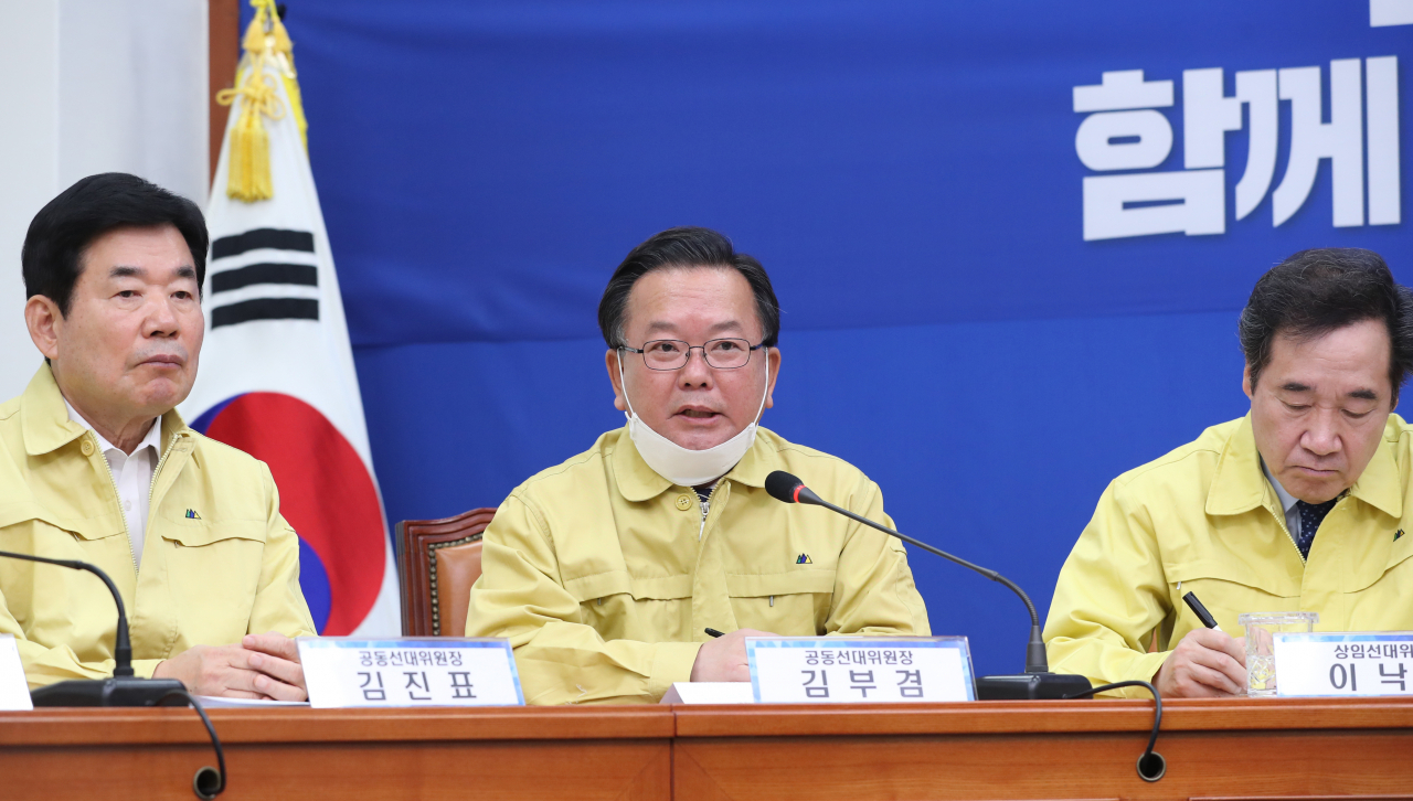 6일 국회에서 열린 더불어민주당 선거대책위원회 회의에서 김부겸 공동선대위원장(가운데)이 발언하고 있다. [연합]