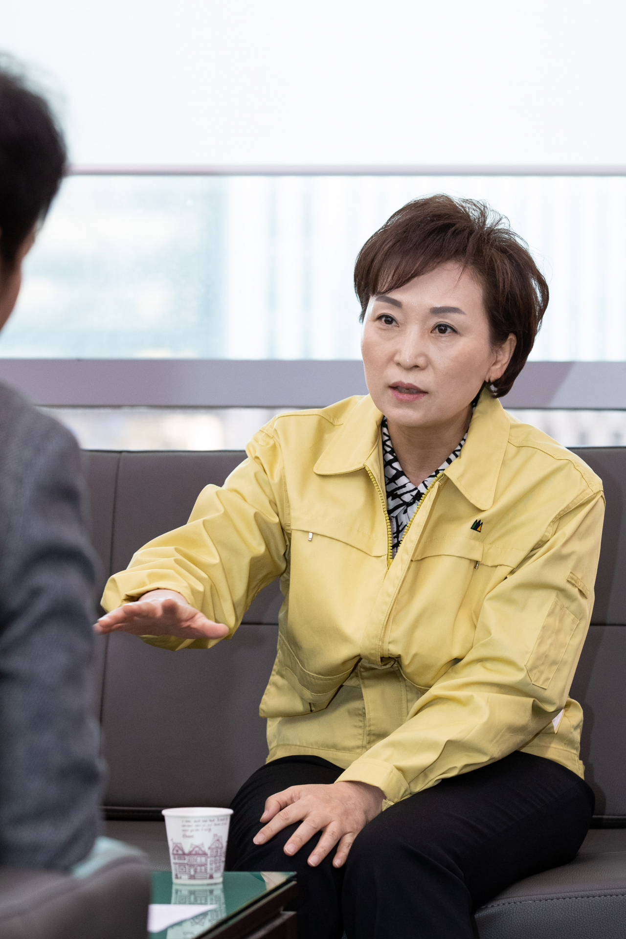 김현미 국토부 장관이 6일 오전 정부세종청사 국토부 기자실에서 여객운수사업법 개정안에 대해 설명하고 있다.