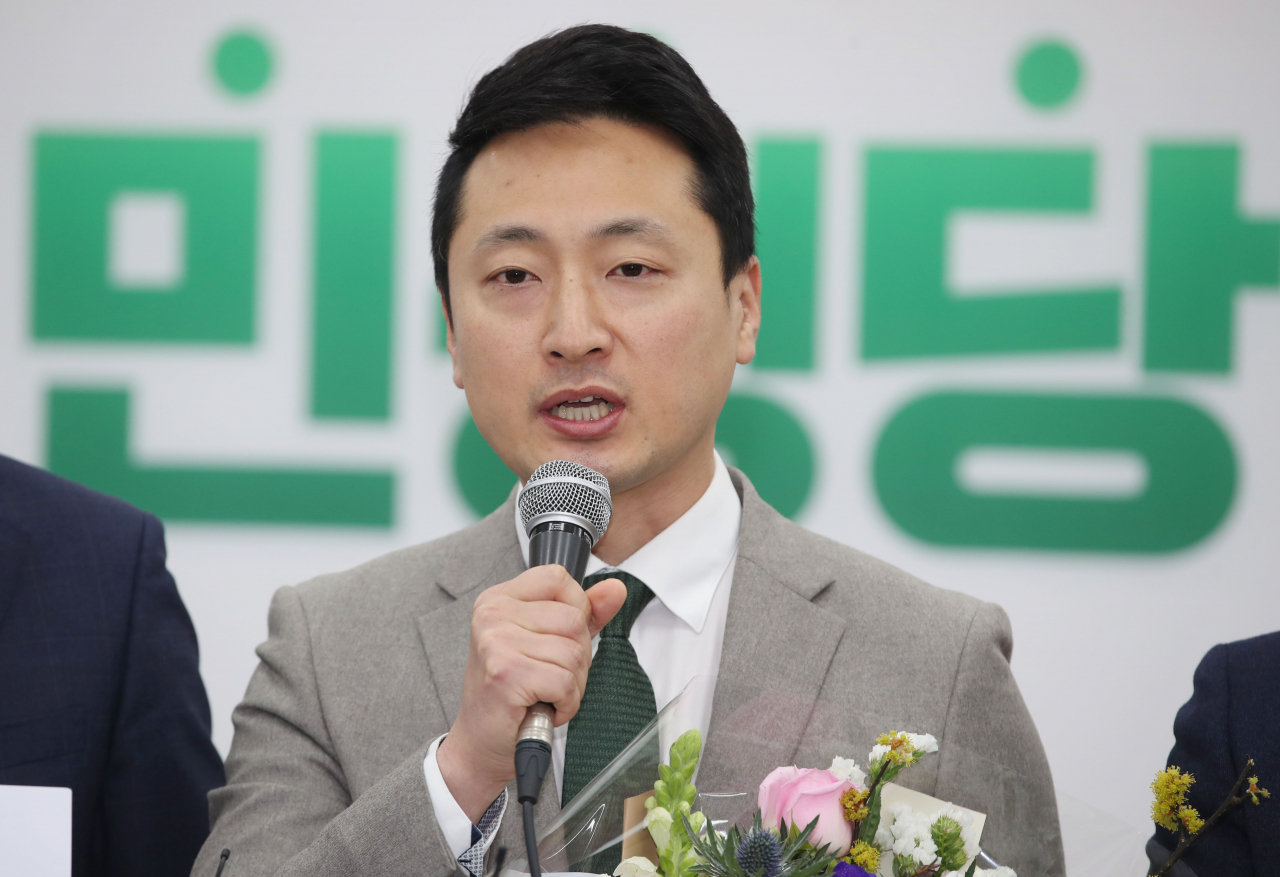 6일 오전 국회에서 열린 민생당 인재영입 환영식에서 임한솔 정의사회구현센터 소장이 인사말을 하고 있다. 연합뉴스