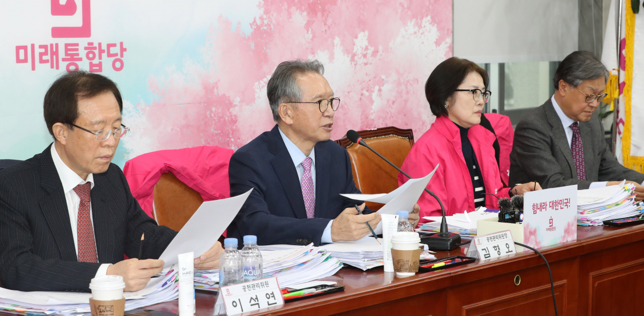 김형오 미래통합당 공천관리위원장이 6일 오후 서울 여의도 국회에서 대구·경북(TK) 지역 공천 결과를 발표하고 있다. [연합]
