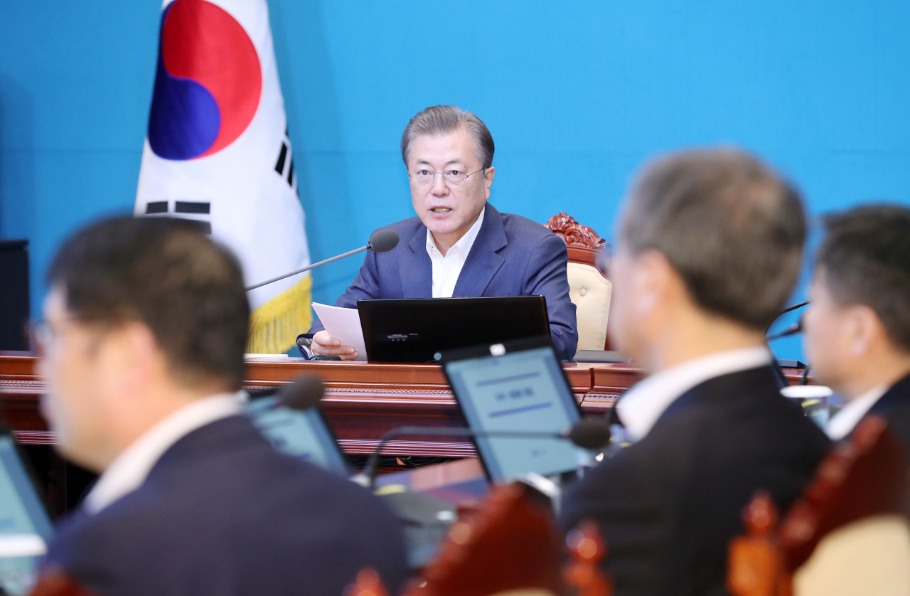 문재인 대통령이 9일 오후 청와대에서 수석·보좌관 회의를 주재하고 있다. [연합]