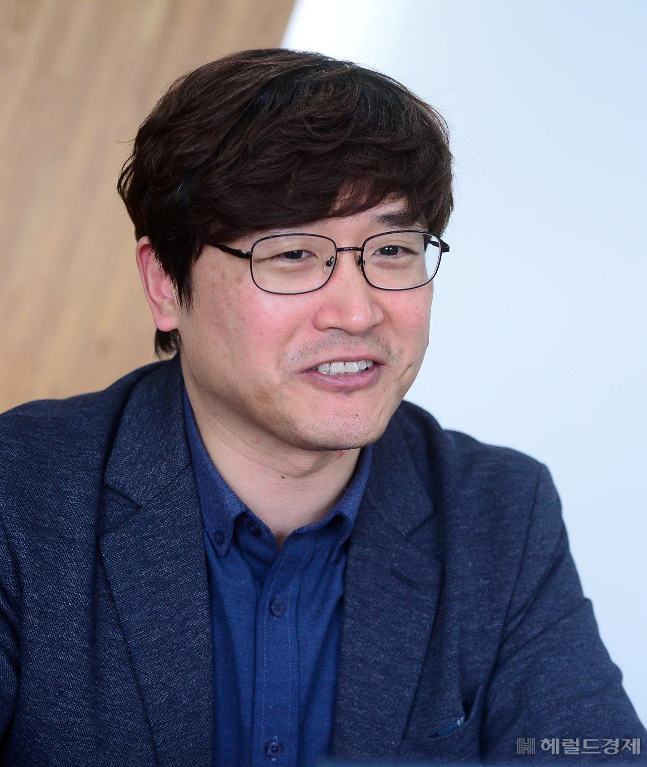 이병환 스카이랩스 대표가 반지 형태의 심방세동 측정기 개발과정을 소개하고 있다. 이상섭 기자