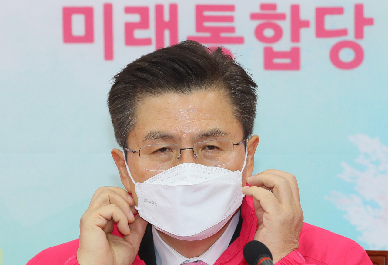 미래통합당 황교안 대표가 지난 9일 국회에서 열린 최고위원회의에서 KF94 마스크를 쓰고 있다. [연합]