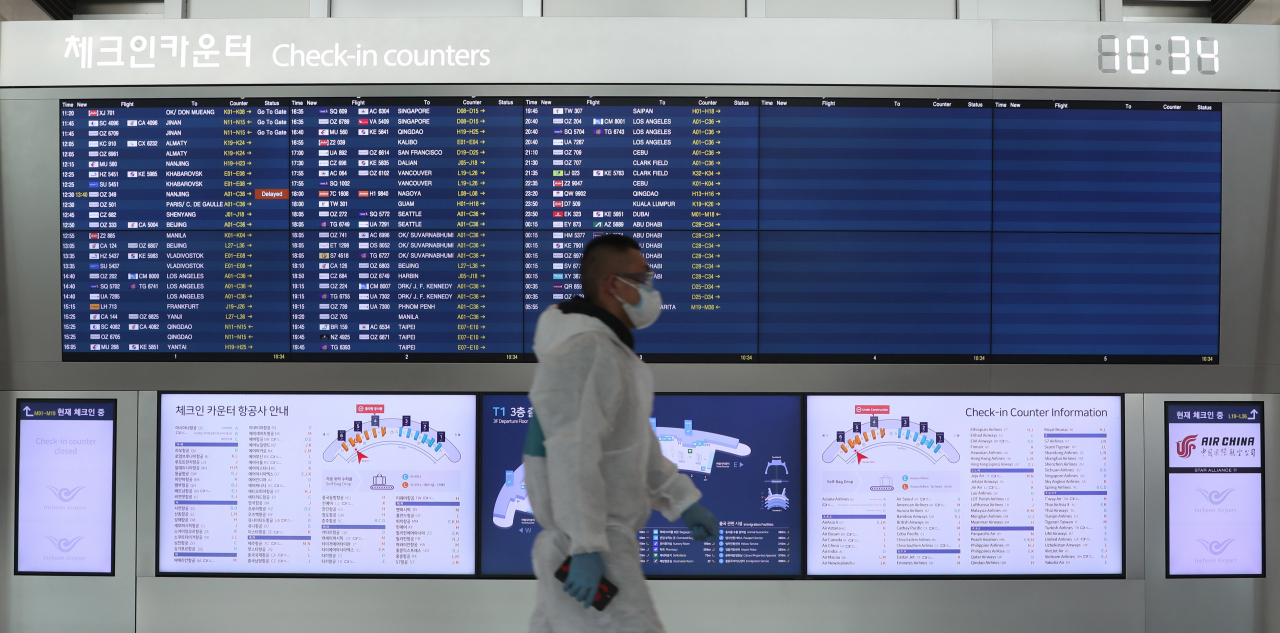 지난 9일 오전 인천국제공항 1터미널 출발 안내판의 비행편 알림이 비어있다. [연합]