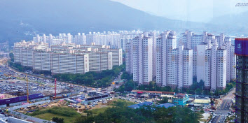 오는 13일부터 조정대상지역에서 3억원 이상, 비규제지역에서 6억원 이상 주택거래 계약을 맺으면 ‘주택취득자금 조달 및 입주계획서’를 제출해야 한다. [헤럴드경제DB]