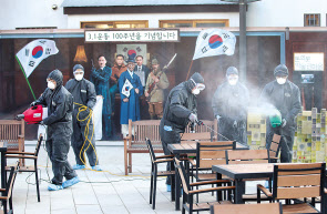 코로나19 확산으로 서울시는 대학로 소극장 131개소와 박물관, 공연장 등 시 문화시설 71개소의 방역 소독을 매주 1회 실시하고 있다. [연합]