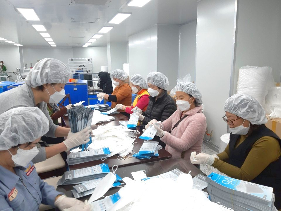 동해시민들의 마스크공장 일손 돕기 자원봉사