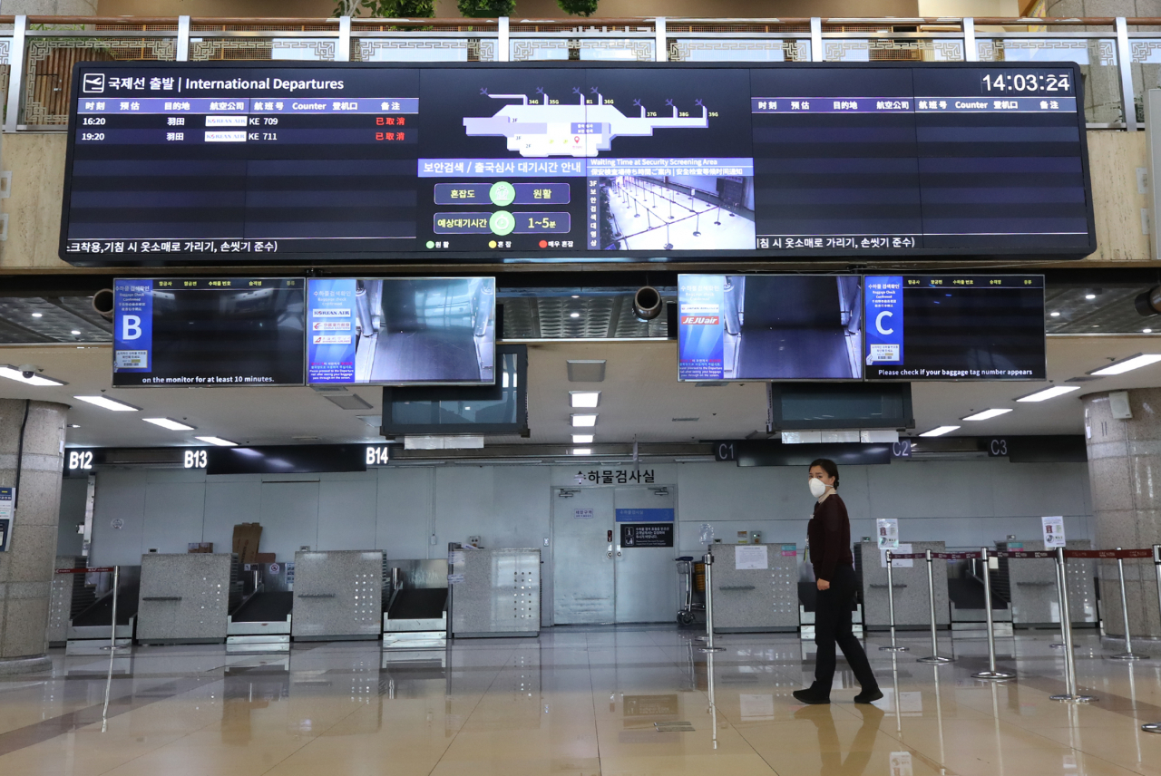 11일 오후 서울 강서구 김포국제공항 국제선 청사가 썰렁한 모습을 보이고 있다. 연합뉴스