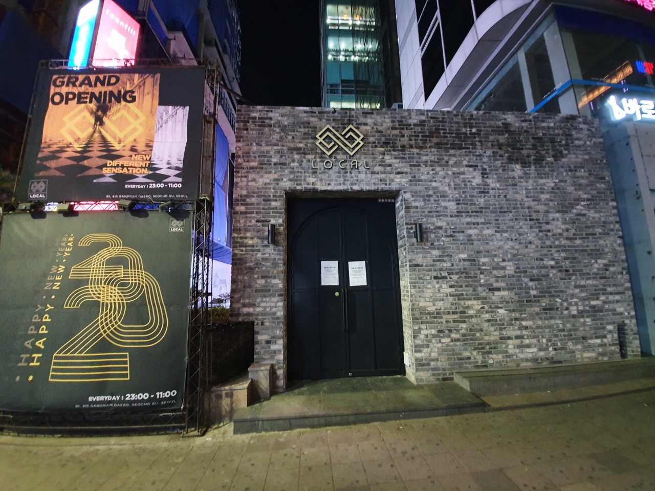 Club Local in Gangnam posted a notice of temporary closure due to coronavirus spread on Wednesday. (Lim Jang-won / The Korea Herald)