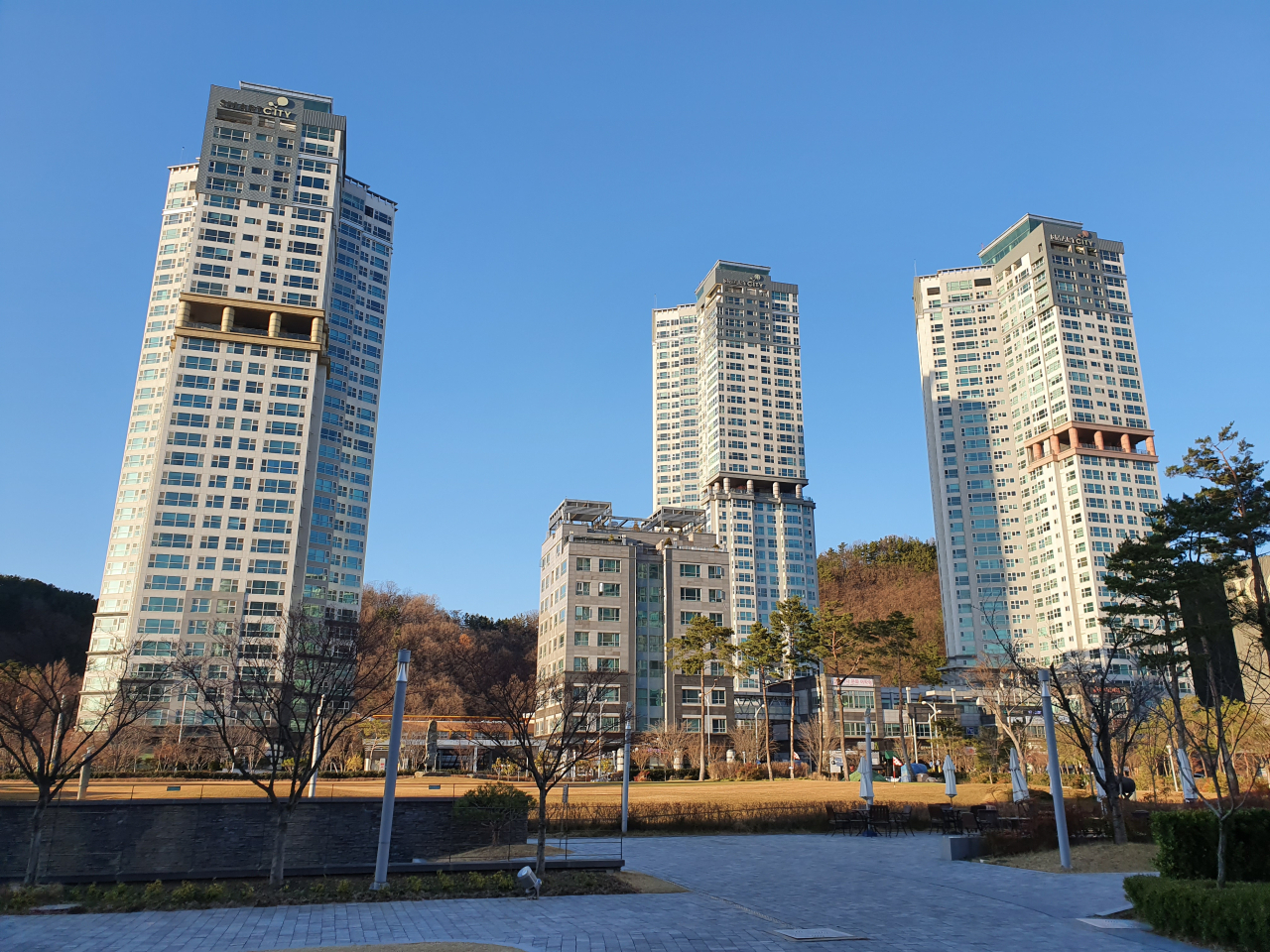 정부가 서울과 수도권, 세종시를 투기지역·투기과열지구 지정으로 압박하는 동안 비규제지역이면서 두 지역과 가까운 대전에 투자수요가 쏠리고 있다. 사진은 대전 유성구 도룡동 스마트시티 2단지 모습 [사진=민상식 기자]