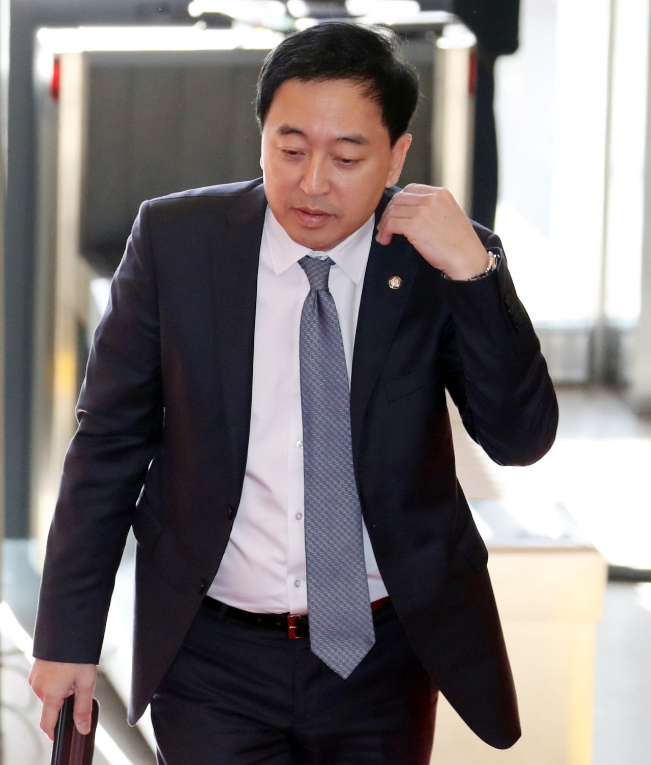 지난 2월 18일 국회에서 의원총회에 참석하기 위해 이동하는 금태섭 민주당 의원. [연합]