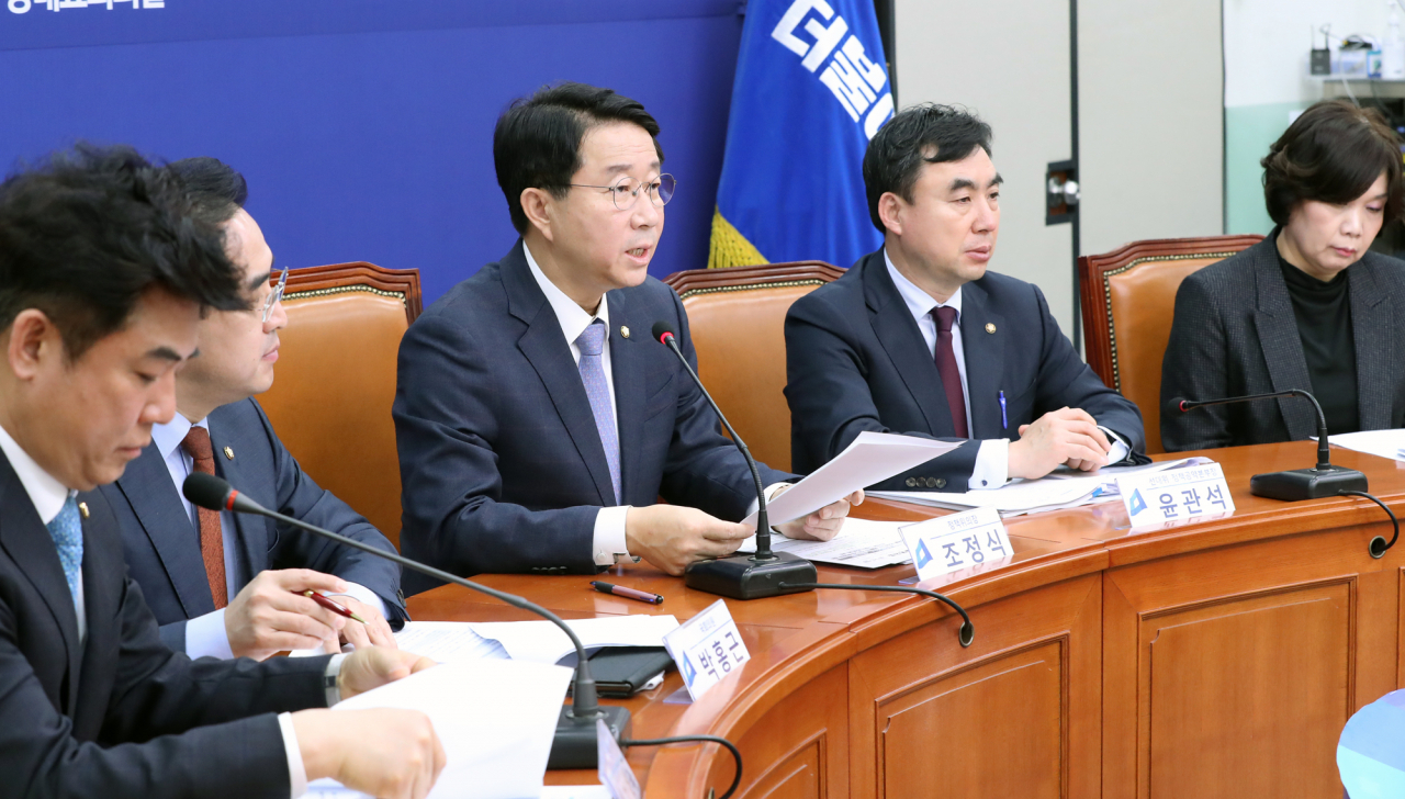 더불어민주당 조정식 정책위의장이 13일 오전 서울 여의도 국회에서 동물복지 공약을 발표하고 있다. 연합뉴스