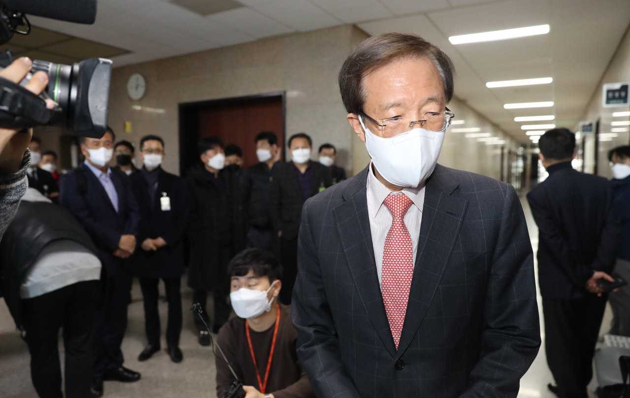미래통합당 공천관리위원장 직무대행을 맡게 된 이석연 부위원장이 14일 오후 서울 여의도 국회에서 열린 공천관리위원회에 참석하고 있다. [연합]