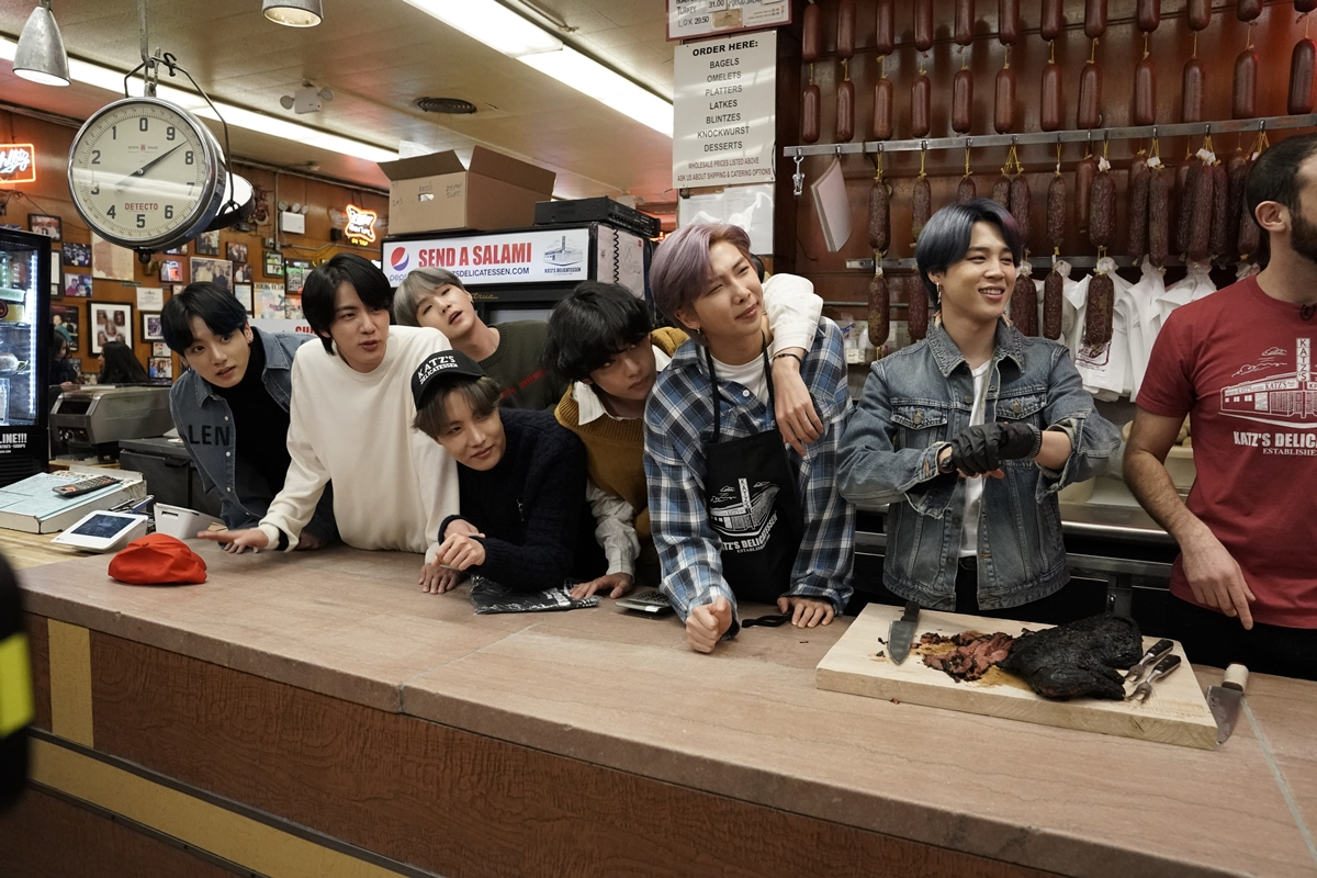 세계적인 그룹 방탄소년단(BTS)이 신보 타이틀곡 '온'(ON) 무대를 최초로 공개했다. 이들은 지난 달 24일(현지시간) 미국 NBC '더 투나잇 쇼 스타링 지미 팰런'(The Tonight Show Starring Jimmy Fallon·이하 팰런쇼)에 출연해 '온'을 춤추며 불렀다. [연합뉴스]