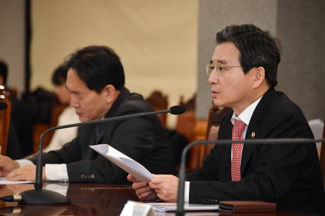 김용범 기획재정부 차관이 16일 서울 중구 은행연합회에서 열린 ‘거시경제금융회의’를 주재, 모두발언을 하고 있다. [기획재정부 제공]