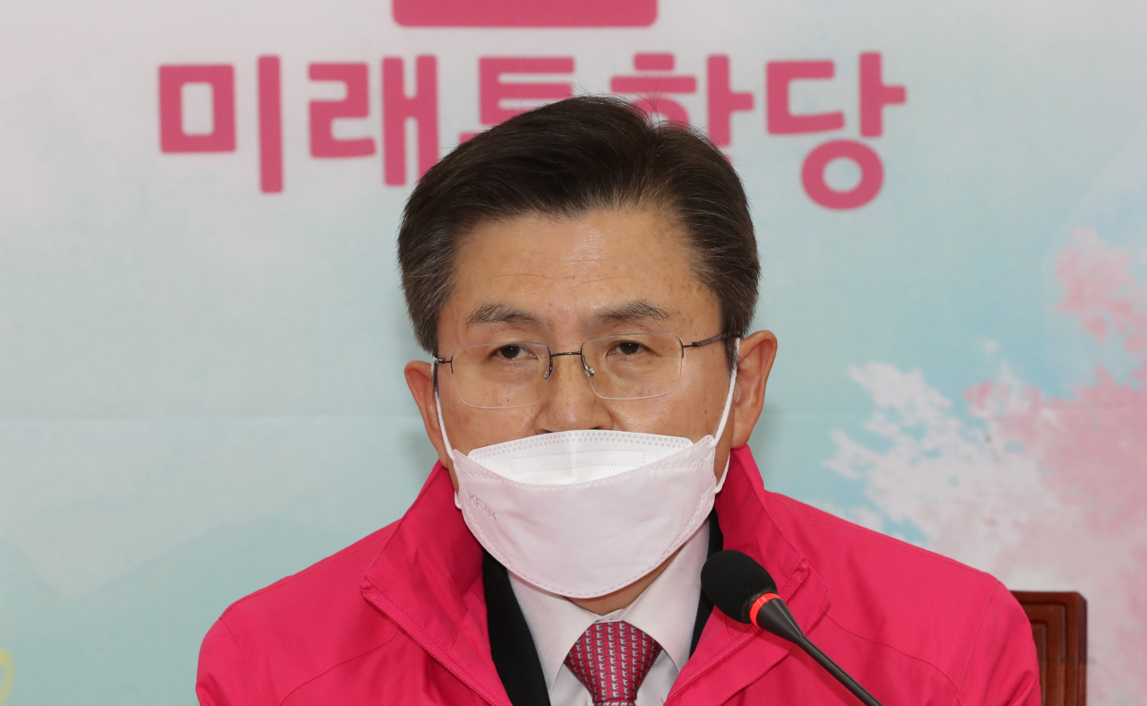 황교안 미래통합당 대표가 16일 오전 서울 여의도 국회에서 열린 최고위원회의에서 발언하고 있다. [연합]