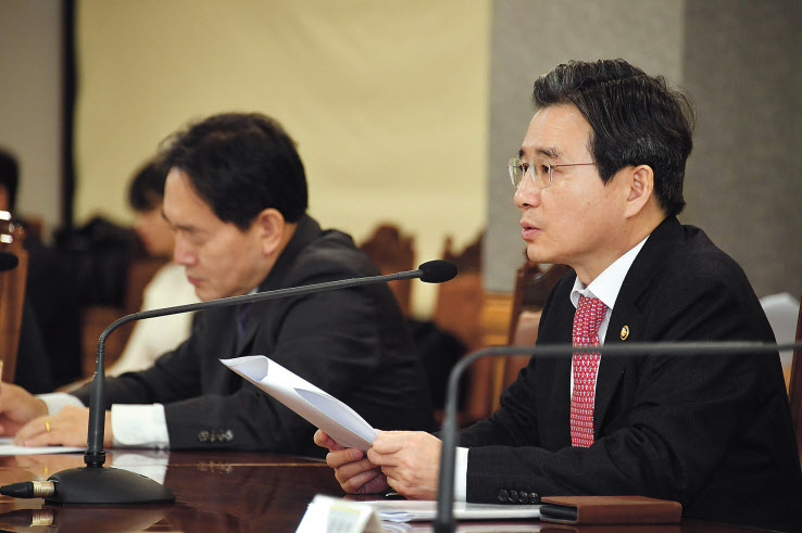 김용범 기획재정부 차관이 16일 서울 중구 은행연합회에서 열린 ‘거시경제금융회의’를 주재, 모두발언을 하고 있다. [기획재정부 제공]