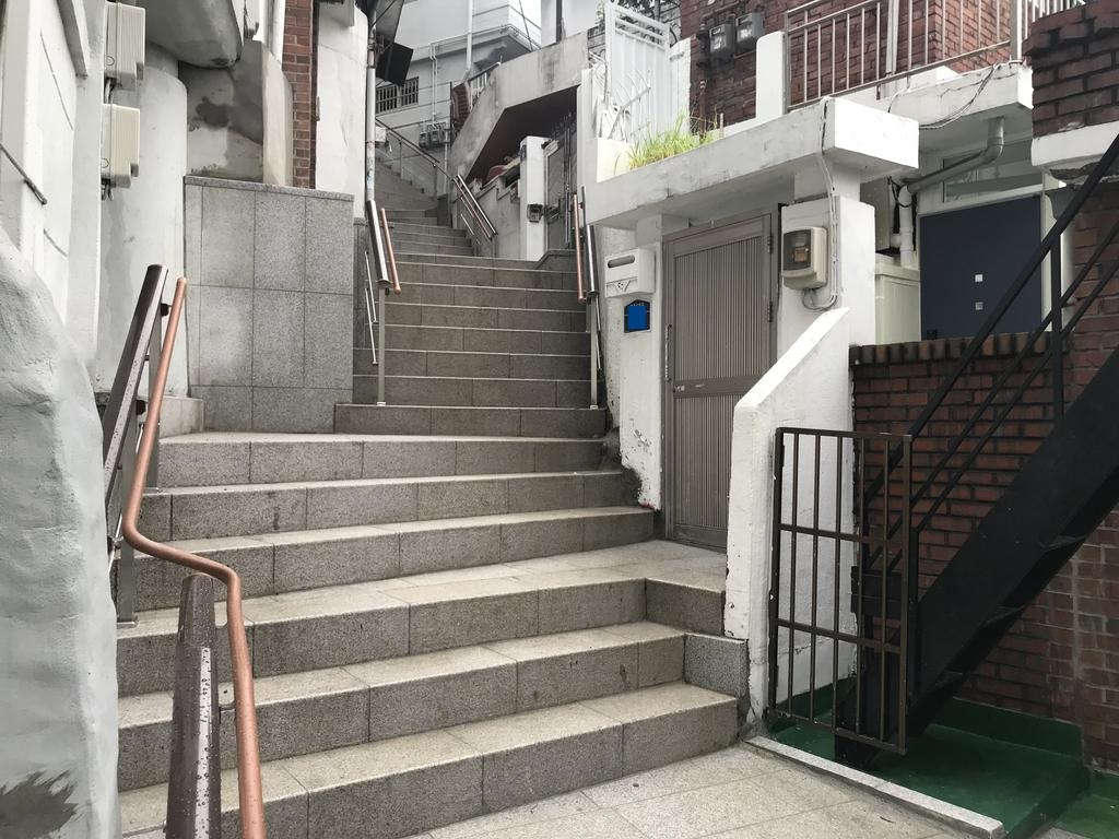 종로구 혜화동 주택가의 친환경 계단 조성 후 모습. [종로구 제공]