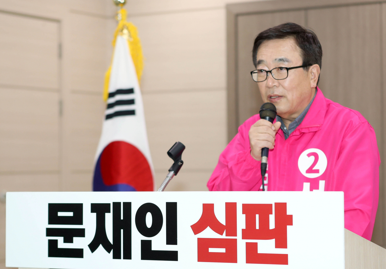 서병수 전 부산시장이 16일 부산 수영구 남천동 미래통합당 부산시당 5층 대회의실에서 기자회견을 열고 제21대 총선 부산진갑 선거구 출마를 선언하고 있다. [연합]