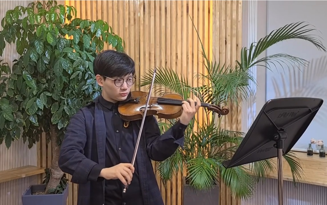 이동현 단원의 대국민 위로 연주
