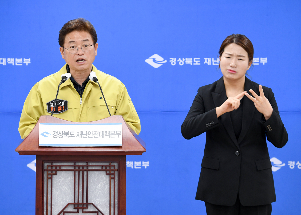 이철우 지사가 18일 경북도청에서 코로나19 관련 브리핑을 하고 있다.[경북도 제공]