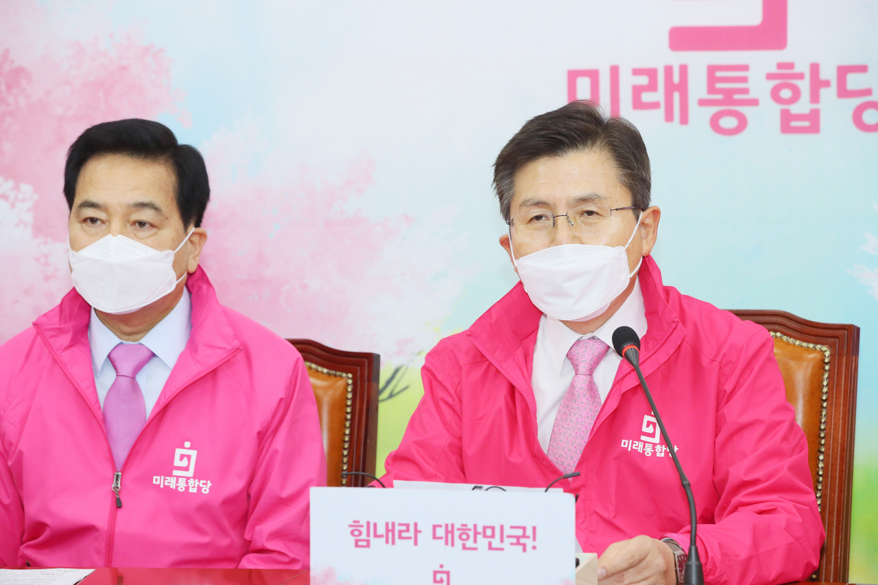 황교안 미래통합당 대표가 19일 국회에서 열린 최고위원회의에서 발언하고 있다. [연합]