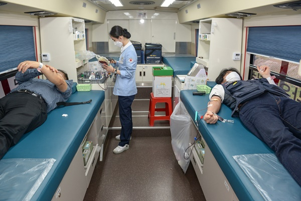 LG화학 여수공장 직원들이 코로나19로 인한 혈액부족 사태에 도움을 주고자 19일부터 헌혈에 동참하고 있다.