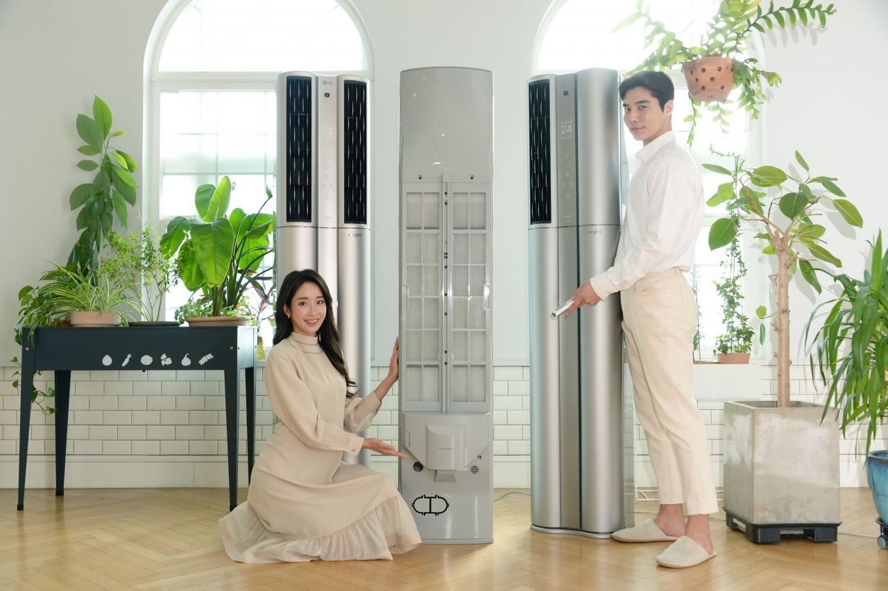 필터클린봇과 UV LED 팬 살균 등 4단계 청정관리가 탑재된 'LG 휘센 씽큐 에어컨' [LG전자 제공]