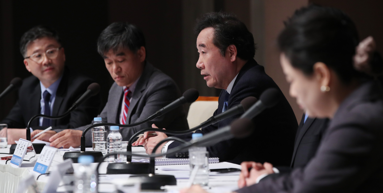 이낙연 더불어민주당 공동상임선거대책위원장이 19일 오전 서울 중구 프레스센터에서 열린 관훈클럽 초청 토론회에 참석해 발언하고 있다. [연합]