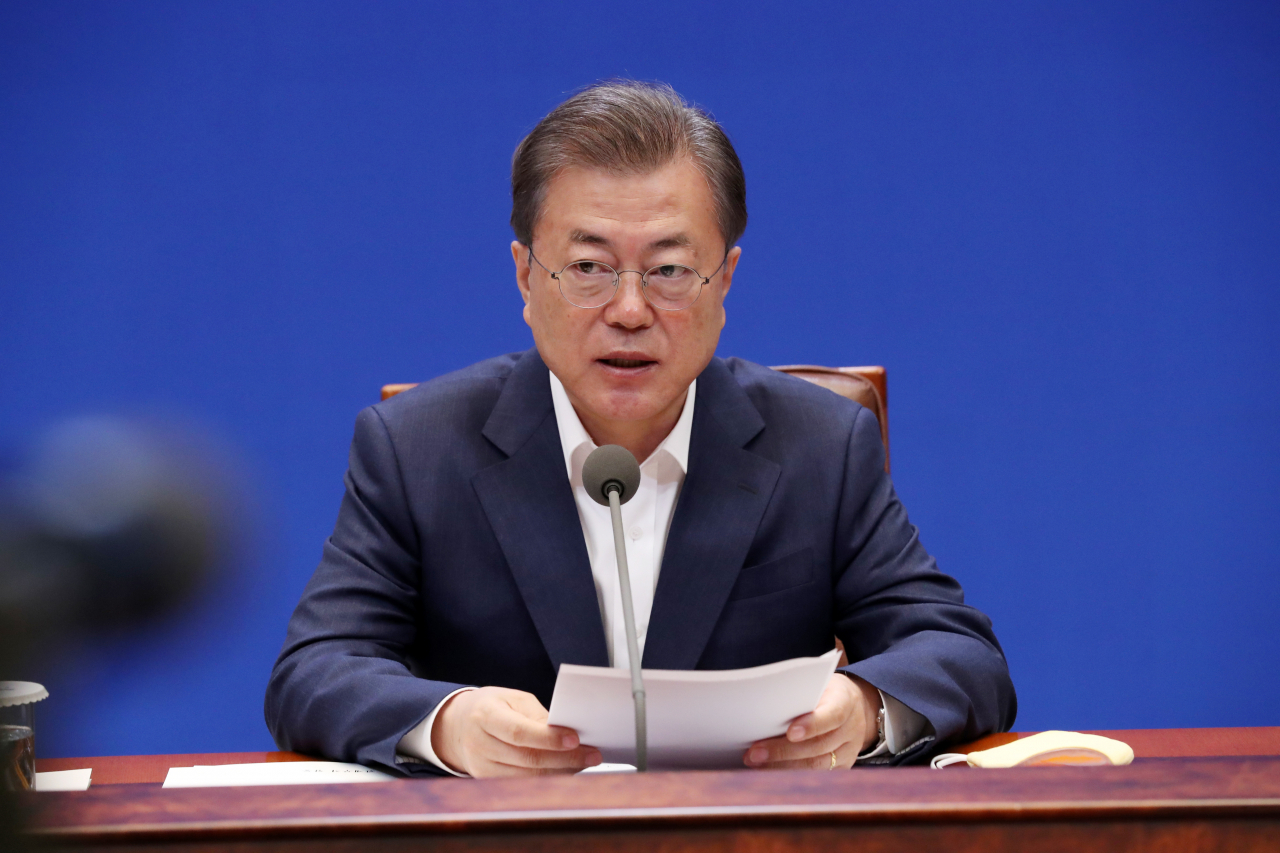 문재인 대통령이 지난 19일 청와대에서 열린 코로나19 대응 논의를 위한 1차 비상경제회의에서 발언하고 있다.[ 연합]