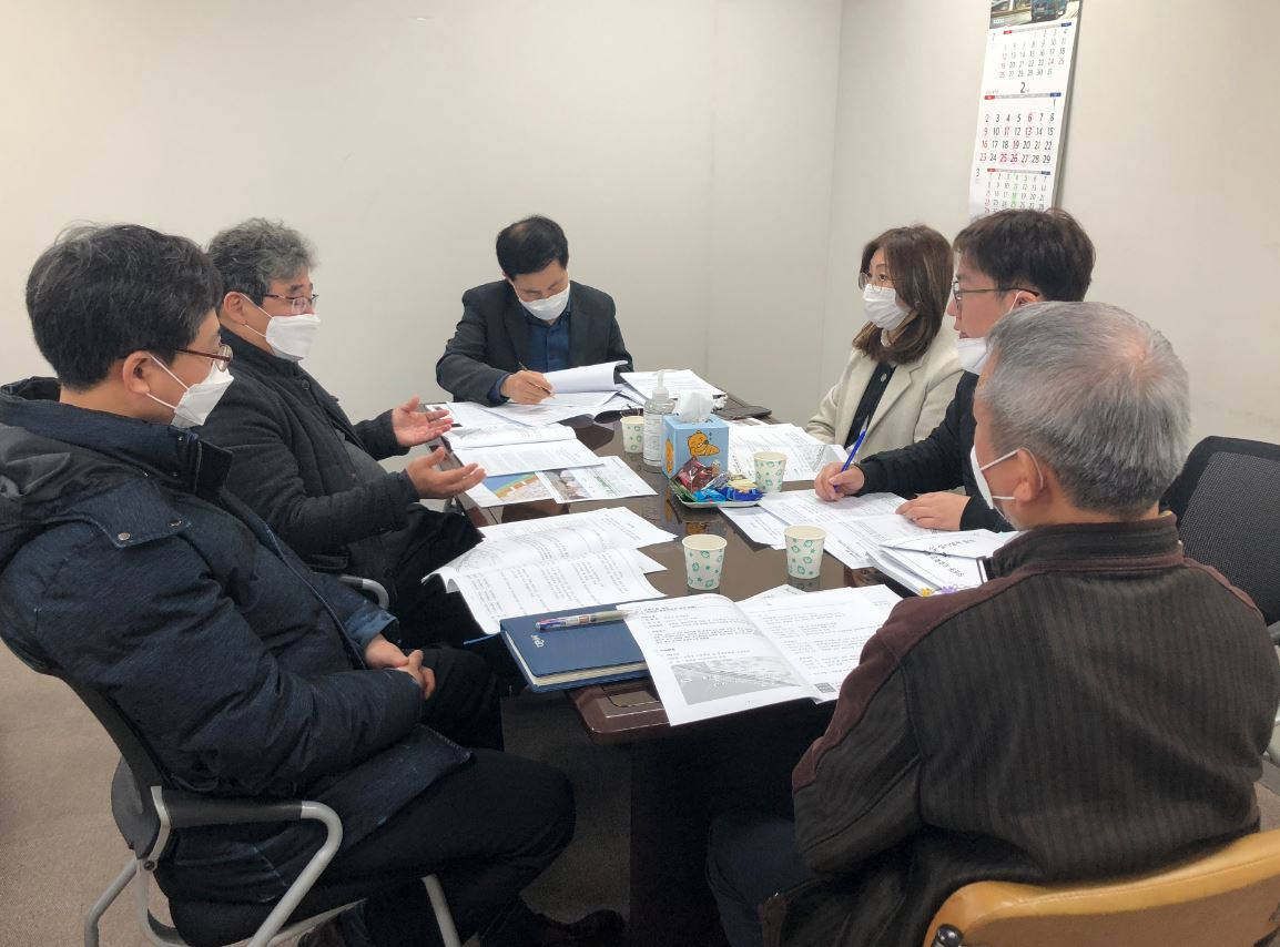 지난 5일 고충민원 해결을 위해 마포구 옴부즈만이 관련부서와 함께 통합회의를 진행하고 있다. [마포구 제공]