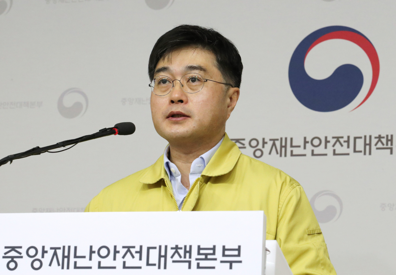 윤태호 중앙사고수습본부 방역총괄반장(보건복지부 공공보건정책관)이 지난 20일 오전 세종시 정부세종청사에서 코로나19 대응 중앙재난안전대책본부 회의 결과 등 정례브리핑을 하고 있다. [연합]