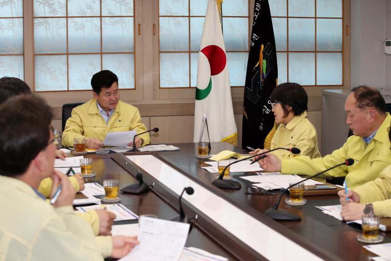 인천시 동구가 코로나19 긴급비상대책회의를 하고 있다.