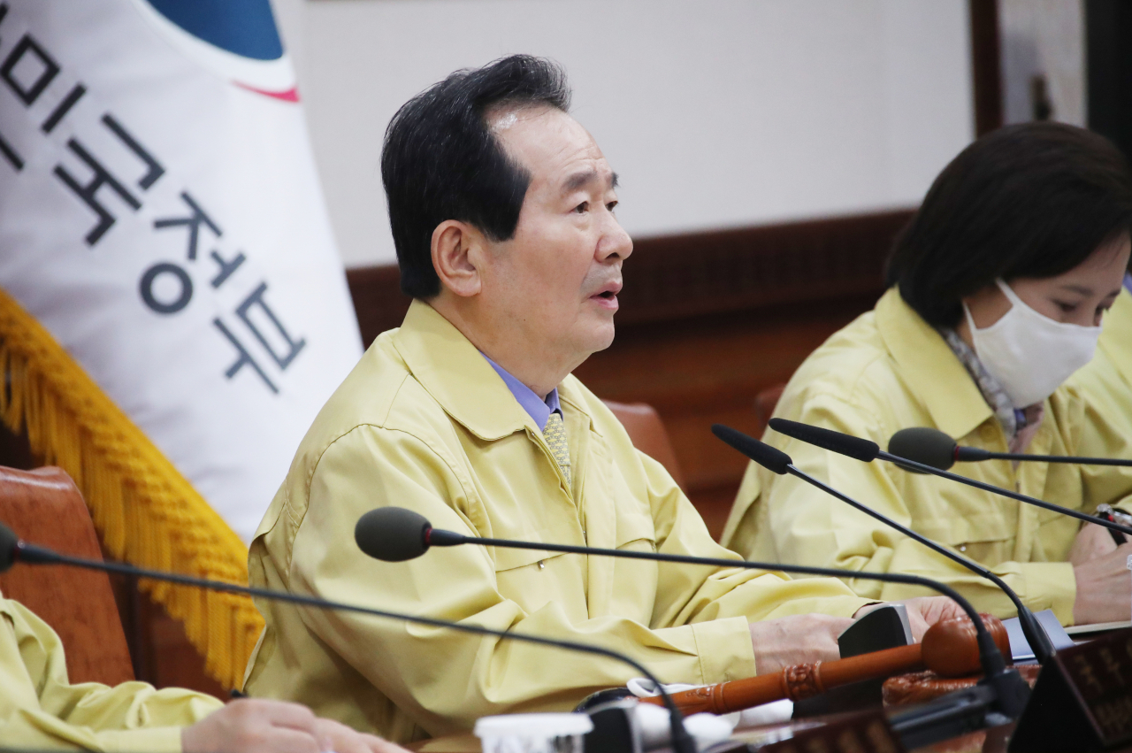 정세균 국무총리가 휴일인 21일 정부서울청사에서 국무위원 전원이 참석해 열린 코로나19 비상국무위원 워크숍을 주재하며 발언하고 있다. [연합]