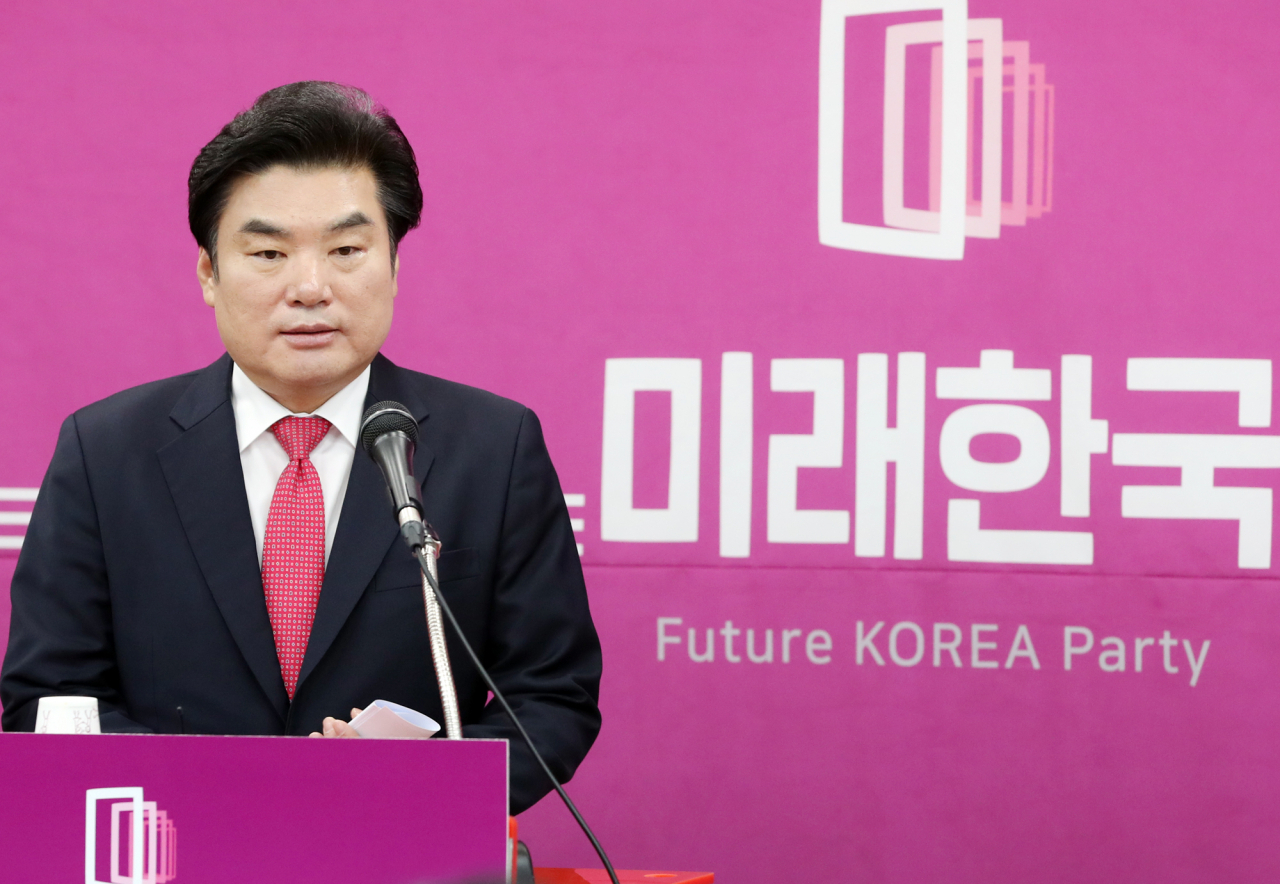 미래한국당 원유철 신임 당 대표가 20일 서울 영등포구 여의도 당사에서 기자회견하고 있다. [연합]
