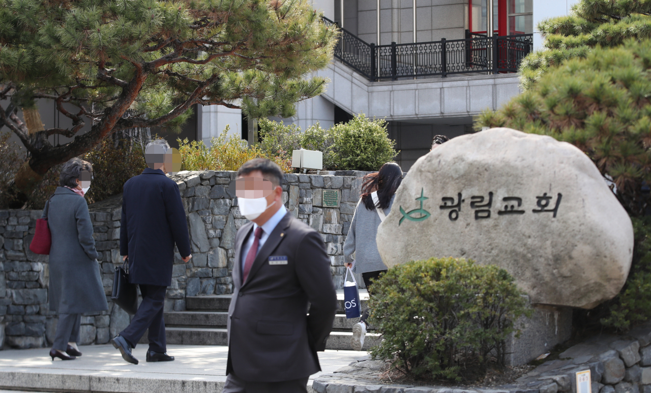 지난 15일 교회당 예배를 재개한 광림교회. 교회는 온라인 생중계도 병행했다. 연합뉴스