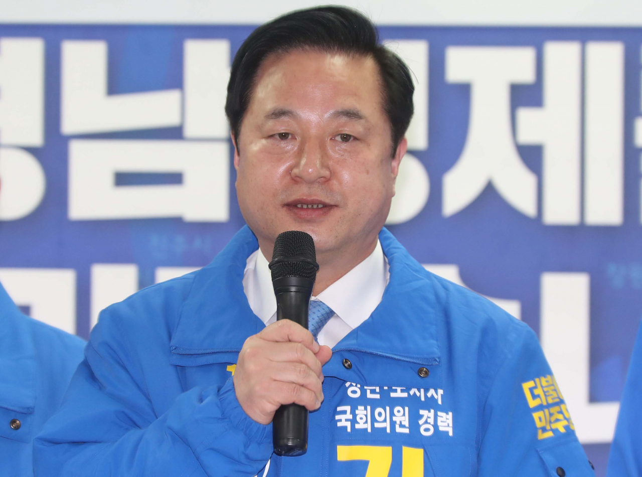 김두관 더불어민주당 21대 총선 경남·울산 선대위원장이 16일 오후 경남 창원시 의창구 당사에서 열린 '2020 총선후보자 필승결의대회'에서 발언하고 있다. [연합]