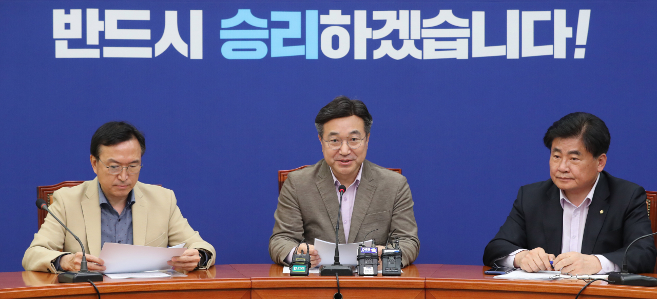 윤호중 더불어민주당 사무총장이 22일 오후 서울 여의도 국회에서 기자간담회를 하고 있다. [연합]