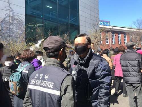 서울 사랑의 제일 교회는 정부의 예배 중단 권고에도 이날 현장 집회를 강행했다.[연합]