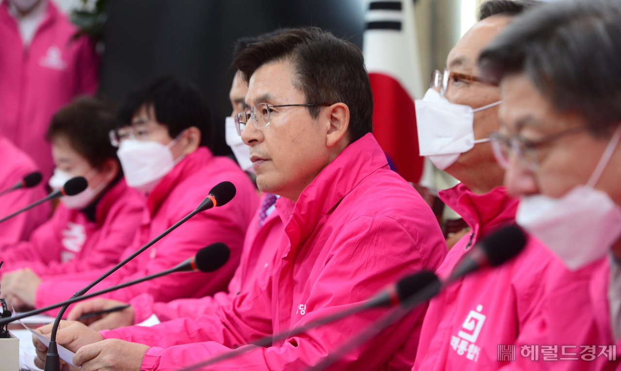 [헤럴드경제=이상섭 기자] 23일 오전 국회에서 열린 미래통합당 중앙선거대책위원회 회의에 참석한 황교안 미래통합당 대표가 현안과 관련한 발언을 하고 있다. babtong@heraldcorp.com