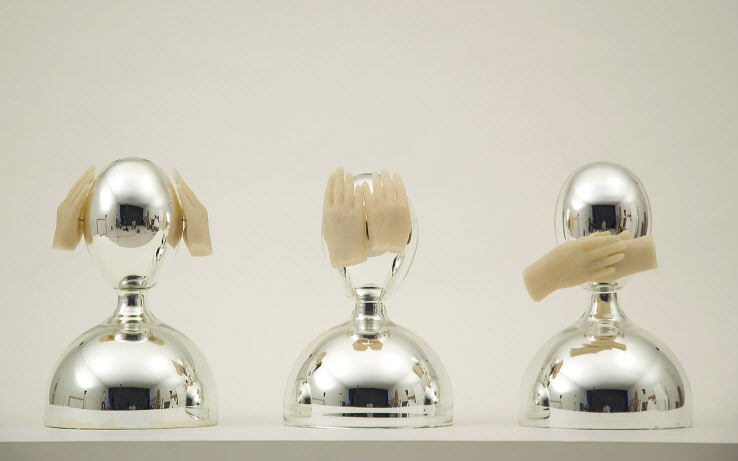 Valeska Soares, Self-portrait in denial, 2004, Courtesy Fortes d‘ Aloia and Gabriel, Lisbon [아트바젤 제공]