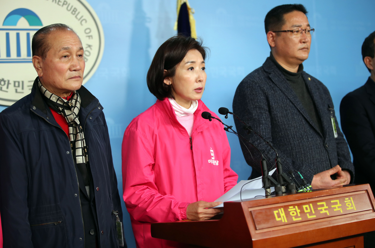 미래통합당 나경원 의원이 지난 20일 국회 정론관에서 열린 코로나19 피해 소상공인 지원을 위한 ‘지역상생티켓’ 도입 추진 기자회견에서 발언하고 있다. [연합]