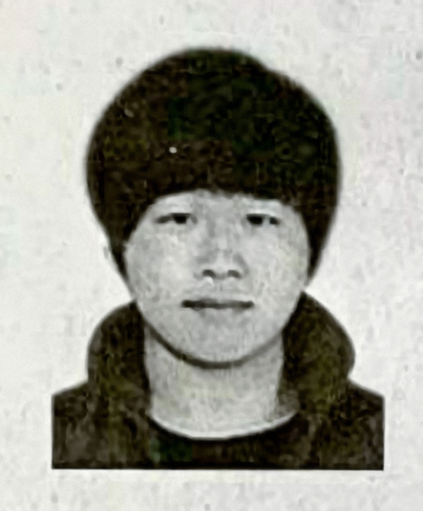 = 여성을 협박해 성 착취 불법 촬영물을 제작하고 유포한 텔레그램 '박사방' 운영자 조주빈의 신원이 23일 언론에 공개됐다. 사진은 이날 SBS에서 보도한 조주빈의 모습. [연합]