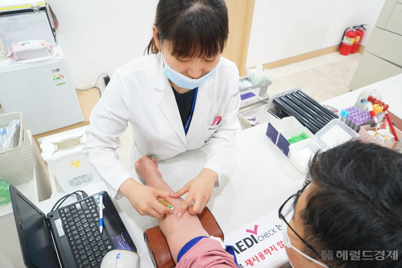 강서구가 중장년 남성의 건강 질환을 조기에 찾기 위해 무료로 검진해준다. [강서구 제공]