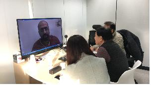 화상 수출 상담회 장면.