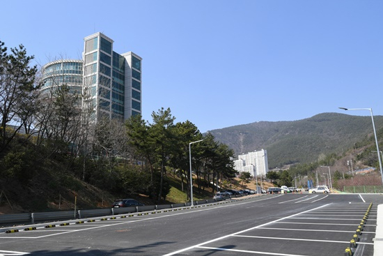 광양 커뮤니티센터 주차장.
