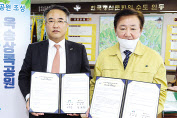 협약식에 참석한 호반건설 송종민(왼쪽) 대표이사와 권영세 안동시장. [호반건설 제공]