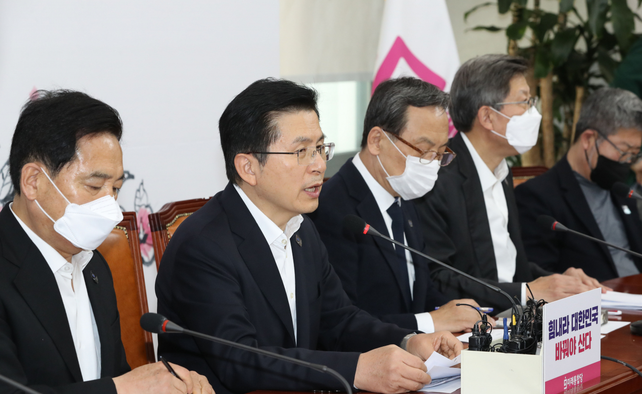 황교안 미래통합당 대표가 26일 국회에서 열린 중앙선거대책위원회 회의에서 발언하고 있다. [연합]
