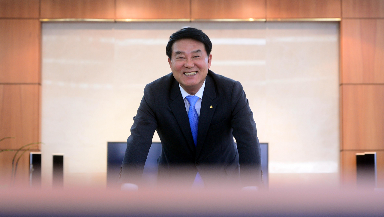 전국 7700여개 중견 주택업체가 회원사인 대한주택건설협회의 박재홍 회장은 “코로나19 사태로 촉발된 경제 위기 극복을 위해서라도 바닥경제의 버팀목 역할을 하는 주택산업을 다시 뛰게 하는 정책 전환이 시급하다”고 강조했다. [사진=이상섭 기자]